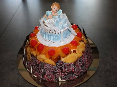Fruchttorte mit Baby